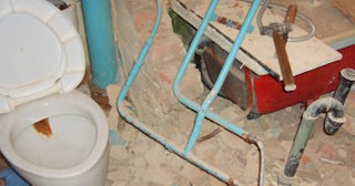 Профессиональный демонтаж перегородки ванной и туалета в Волгодонске - от 559 рублей